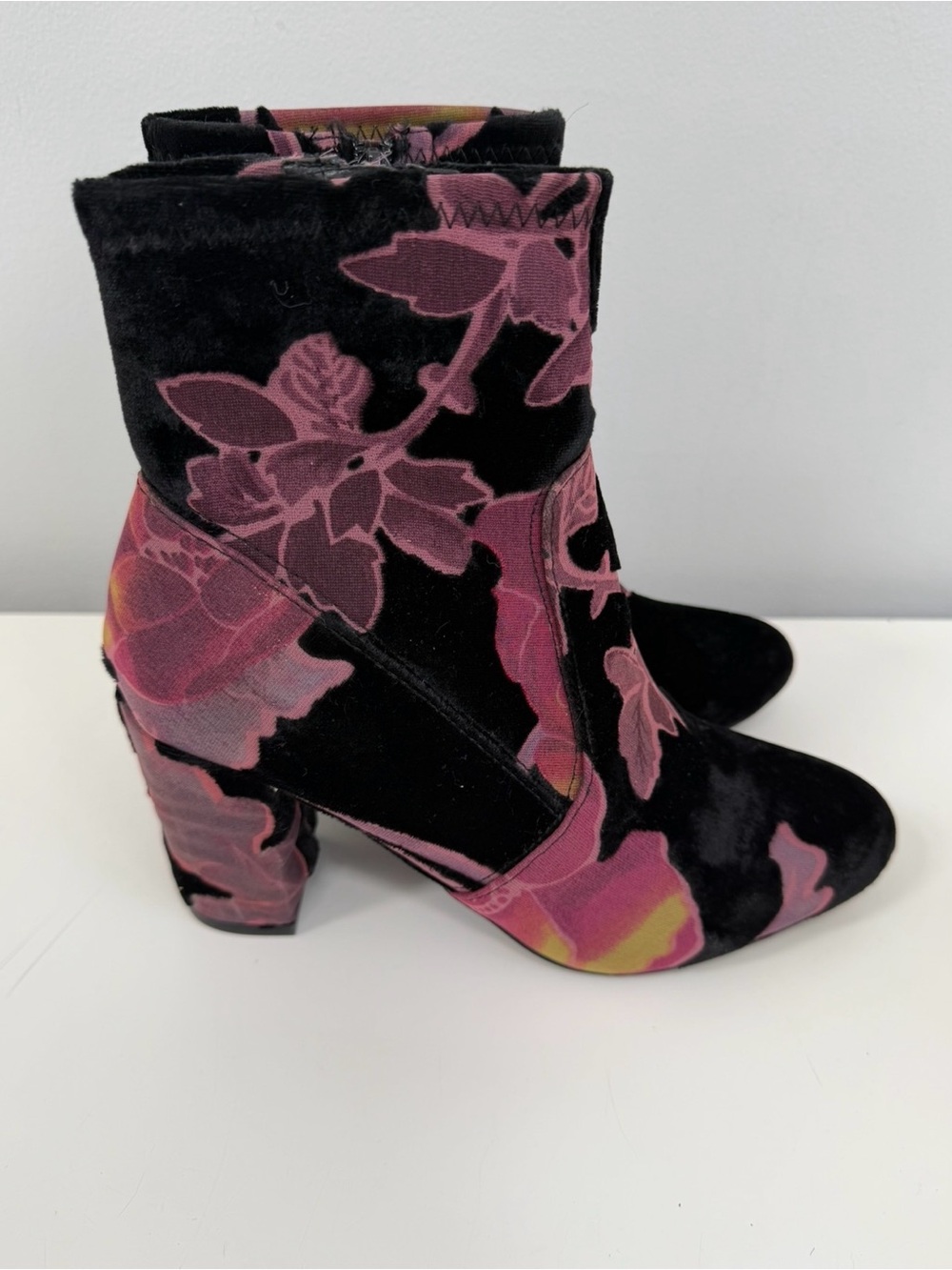Steve Madden Women’s Black and Pink Floral Velvet Ankle Boots Size 6.5